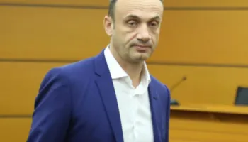 Dy vite pas arrestimit, KPA shkarkon nga detyra prokurorin Aurel Zarka