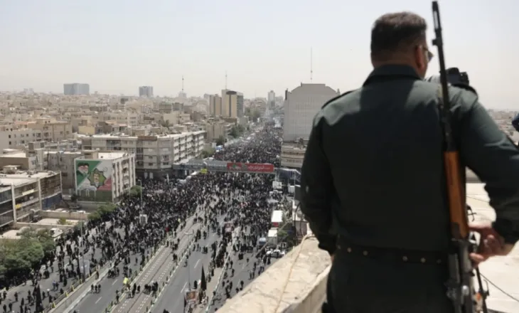 Dyshohen se ndanë vendndodhje ushtarake për Izraelin, arrestohen 20 persona në Iran