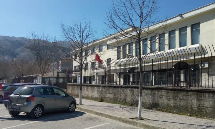 Dyshohet se kreu marrëdhënie seksuale me 3 të mitur, gjykata lë në burg 67-vjeçarin në Gjirokastër