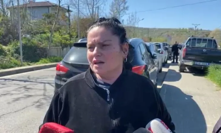 E afërmja rrëfen për krimin e dyfishtë në Roskovec: Dëgjuam ulërima dhe thashë mos po e rrihnin, por kur e mora vesh kam qarë për atë gruan