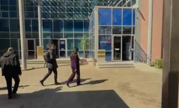 E akuzuar si pjesë e grupit kriminal në AKSHI, ish drejtoresha Karçanaj paraqitet në SPAK