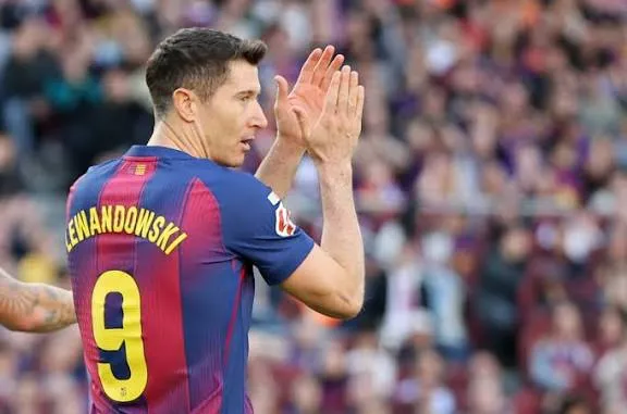 E bujshme nga Italia, Juve piketon Levandovskin