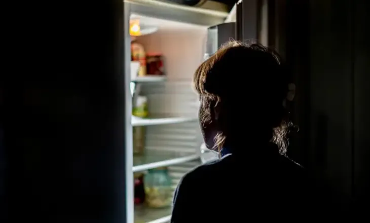 E dinit? Këto gabime në darkë po ju prishin gjumin