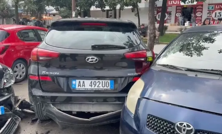 E pazakontë/ Aksident zinxhir, 6 makina përplasen në qendër të qytetit