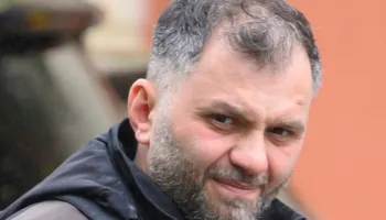 E pazakontë! Djali im nuk i ha kotoletat e pulës në vende të tjera”, ja si shqiptari fitoi azili në Britani