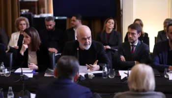 E plotë/ Spiropali përplaset me Ramën, kryeministri kapet me Gjiknurin e Hoxhën, kritika edhe Ardit Bidos. Çfarë ndodhi në mbledhjen e Grupit të PS