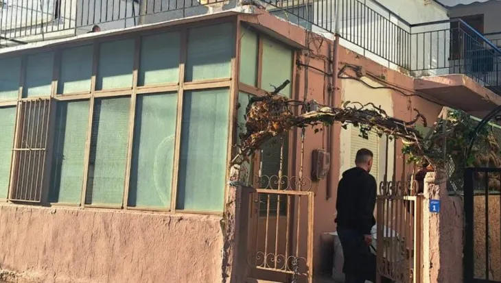 E rëndë/ Gjysmë e zhveshur me një rrip rreth qafës, 59-vjeçarja gjendet e vdekur në banesë, ishte denoncuar si e…