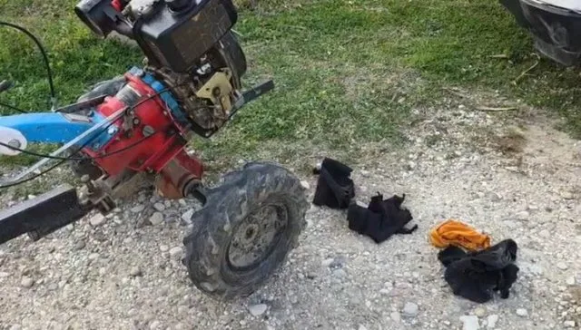 E rëndë, i riu humb jetën pasi mjeti bujqësor i kalon sipër trupit