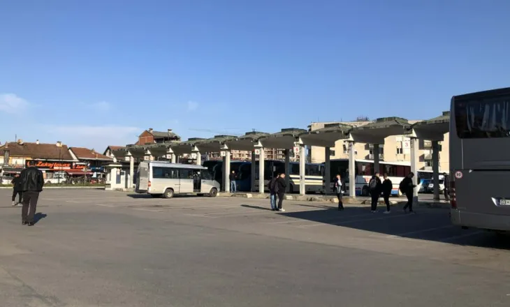 E rëndë/ Kërcet grushti mes 7 personave në stacionin e autobusëve, dyshohet se… (Detaje)