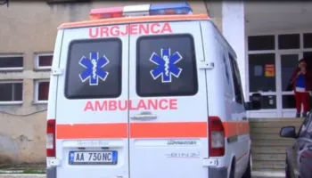 E rëndë në Elbasan/ Zetori përmbyset gjatë punës, humb jetën 63-vjeçari