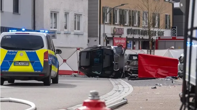 E rëndë në Gjermani, 29-vjeçarja shqiptare dhe djali i saj 3-vjeç përplasen për vdekje nga kamioni