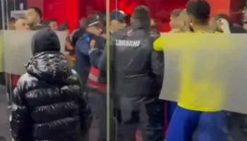 E shëmtuar në Vlorë/ Përplasje të dhunshme dhe kaos pas sfidës Flamurtari-Elbasani, ndërhyn edhe policia