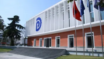 E trishtë/ Ndahet nga jeta  ish-deputeti i Partisë Demokratike (Emri)