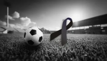 E trishtë! Ndërron jetë ish-futbollisti para ndeshjes, gjysmëfinalja e “play off” nis me një minutë heshtje (Emri)