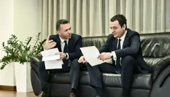 ‘E verbuar për pushtet!’ Këshilltari i Kurtit sulmon Osmanin: Zgjodhi shkeljen e Kushtetutës!