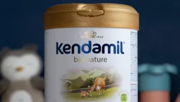 Edhe qumështi për foshnja ‘Kendamil’ tërhiqet nga tregu në Kanada: Rezultoi me toksina, shkakton helmim