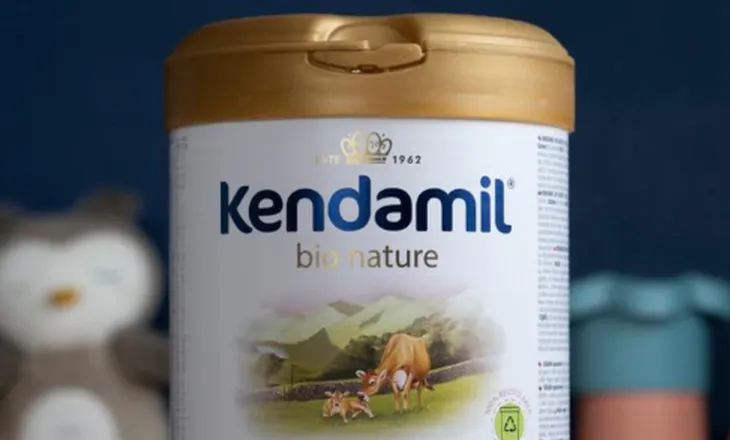 Edhe qumështi për foshnja ‘Kendamil’ tërhiqet nga tregu në Kanada: Rezultoi me toksina, shkakton helmim