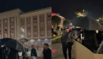 “Edi Rama o hajdut”/ “Shqipëria Bëhet” vijon protestën para Kryeministrisë, sulmohen nga Policia