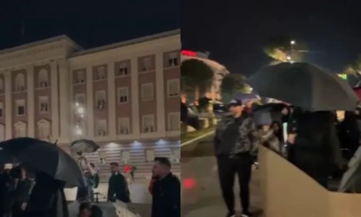 “Edi Rama o hajdut”/ “Shqipëria Bëhet” vijon protestën para Kryeministrisë, sulmohen nga Policia