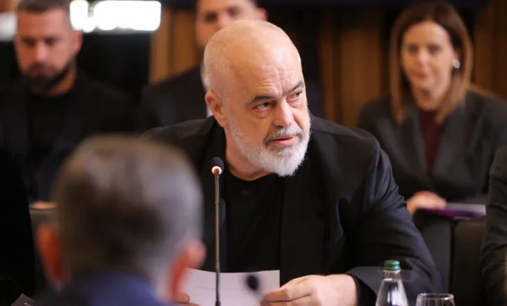 Edi Rama paralajmëron shkërmoqjen e PS në fraksione, situata e degraduar e mazhorancës detyron kryeministrin…