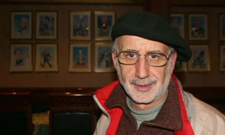 Edmond Tupja: Ti pa mua, pa nënën tënde…