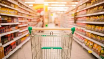 Eksodi i ri: Shqiptarët emigrojnë çdo ditë për të furnizuar makinat dhe për të blerë ushqime e ilaçe