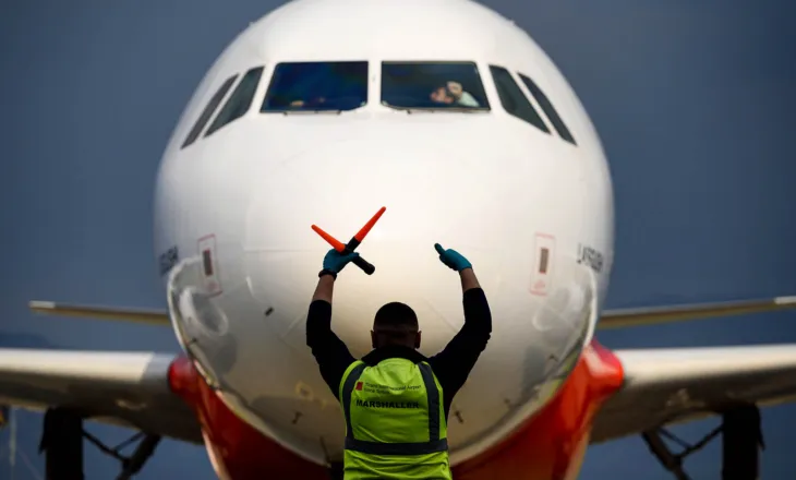 Ekspertët ngrenë alarmin: Biletat e avionëve do të arrijnë nivele rekord