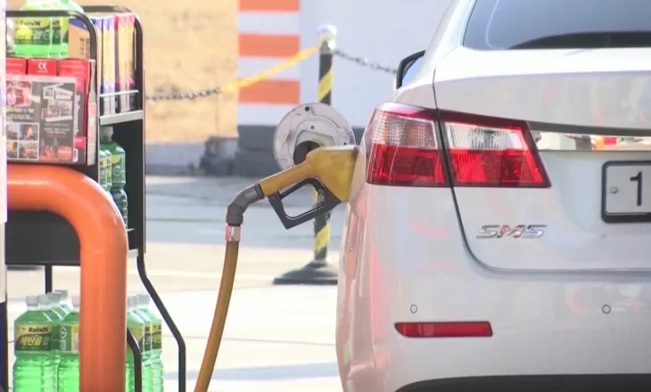 Ekspertët: Ulja e akcizës s’jep efekt, duhet hequr fare pasi e dyfishon çmimin e naftës