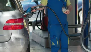 Ekspertja: Çmimi i naftës së papërpunuar është rritur me 50%. Nuk jemi në situatë të mirë