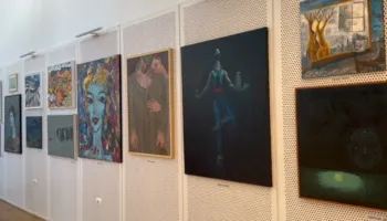 Ekspozita e pranverës në Korçë, 50 piktorë nga trevat shqipfolëse bëhen bashkë në juglindje