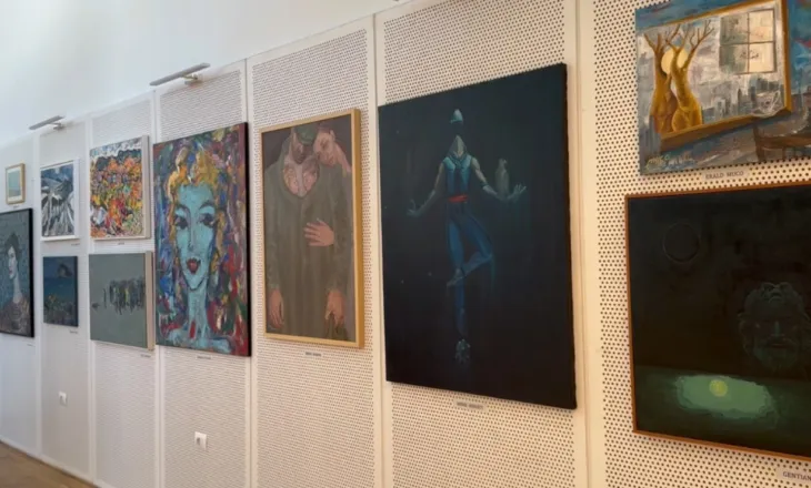 Ekspozita e pranverës në Korçë, 50 piktorë nga trevat shqipfolëse bëhen bashkë në juglindje