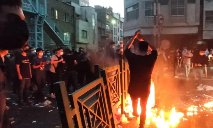 Ekzekutime në Iran, tre protestues dënohen me vdekje pas tubimeve antiqeveritare