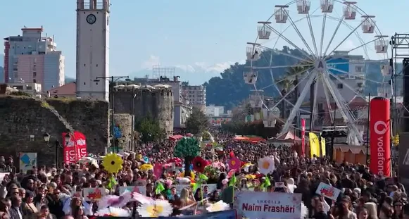 Elbasani, “kryeqytet” i Ditës së Verës, mijëra njerëz nga i gjithë vendi i bashkohen festimeve