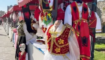 Elbasani promovon trashëgiminë kulturore përmes punimeve artizanale gjatë Ditës së Verës