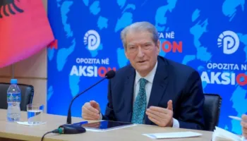 Elezi tregon se çfarë po ndodh në selinë blu: Sali Berisha po mban peng PD, t’i vendosim kufij këtij njeriu!