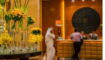 Emiratet e Bashkuara Arabe do të paguajnë për hotelet dhe ushqimet për turistët e bllokuar, deri në përfundimin e krizës në Iran