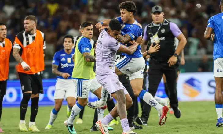 Epike në Brazil, përleshje masive në Cruzeiro-Ateltico Mineiro, 23 kartona të kuq