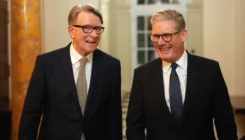 “Epstein në burg, Mandelson në shtëpinë e tij”/ Raporti i ish-ambasadorit britanik në SHBA me pedofilin, si ekipi i Starmer kishte paralajmëruar…