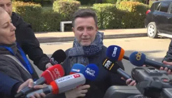 Erion Braçe pyetet për kandidimin për Tiranën: Kur të kemi të reja, do ua them