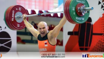 Erkand Qerimaj “shpërthen” para Europianit të Peshëngritjes, thyen 6 rekorde kombëtare…