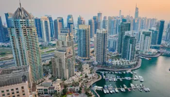 “Është koha për t’u larguar”, milionerët e Dubait paguajnë qindra mijëra dollarë për të shpëtuar nga lufta