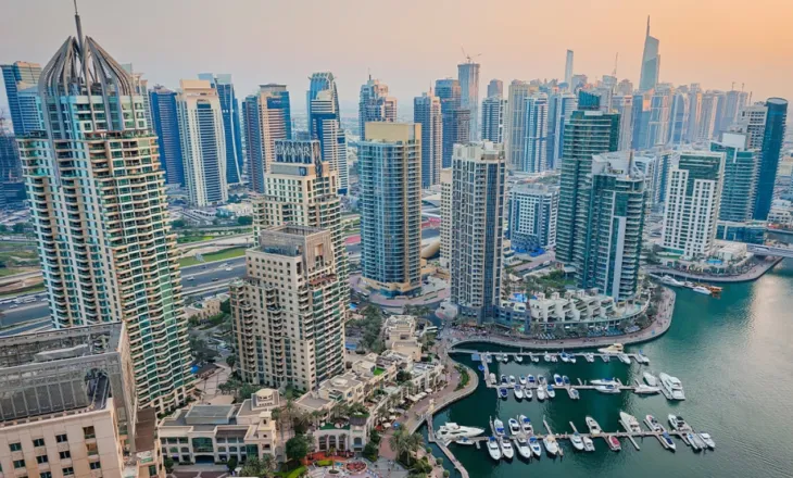 “Është koha për t’u larguar”, milionerët e Dubait paguajnë qindra mijëra dollarë për të shpëtuar nga lufta