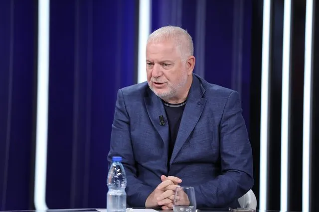 “Është për të ardhur keq”/ Baton Haxhiu reagon ashpër: Me kaq probleme sa ka PS, vetëm Berisha mund ta..