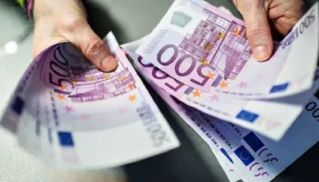 Euro prek ‘fundin’, monedha europiane zbret në minimumin e ri historik