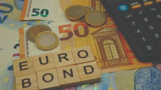 Euro zbret në minimum të ri historik, zhvlerësohet edhe dollari amerikan