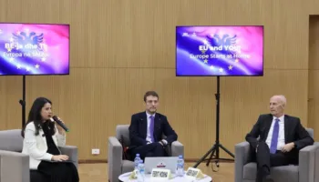 ”Europa fillon këtu”, ministrat Hoxha dhe Pirdeni tur dialogu me studentët