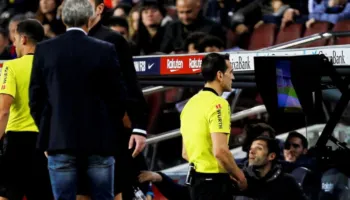 Federata Angleze e Futbollit hedh idenë për vendimet e VAR-it, ja kalon trajnerëve mundësinë e gjykimit