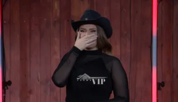 “Ferma VIP 3”, sipërmarrësja e njohur përlotet nga mesazhi: Mami do të ndjekim në televizor