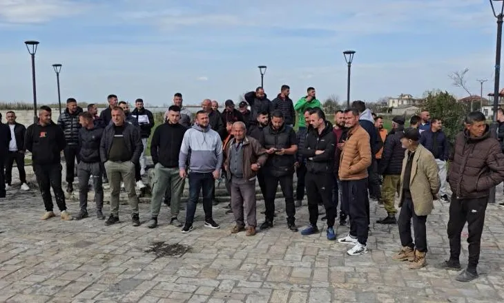 Fermerët e serave në protestë: Pikat e grumbullimit e marrin prodhimin pa faturë dhe fiksojnë çmimet