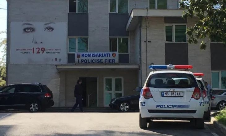 Fier/ Dhunë, mashtrim dhe vjedhje, procedohen disa persona dhe shpallen në kërkim babë e bir